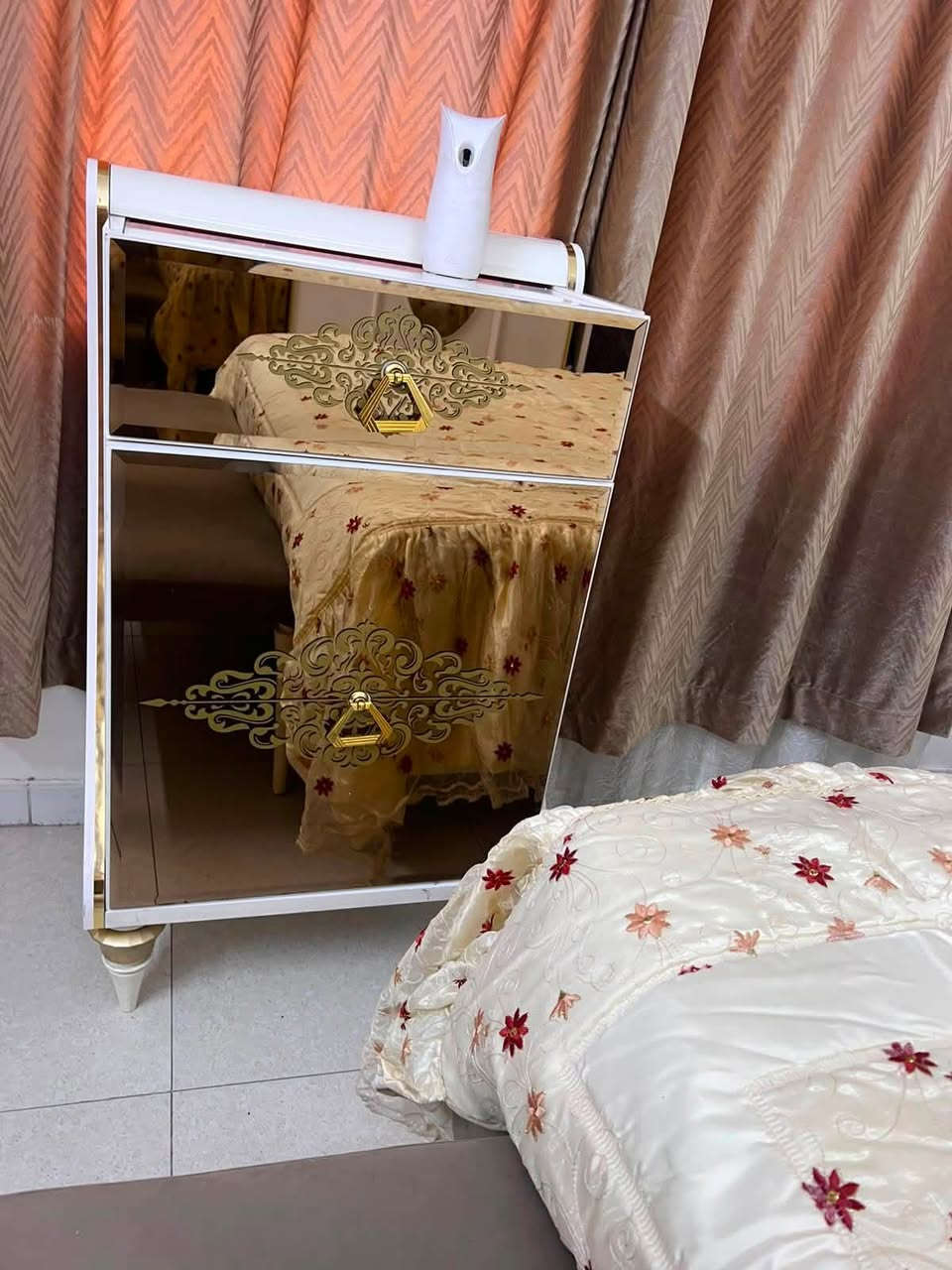 غرفه نوم للبيع 9 قطع تركي سعره 700 بيه مجال بسيط للاتصال ***********
