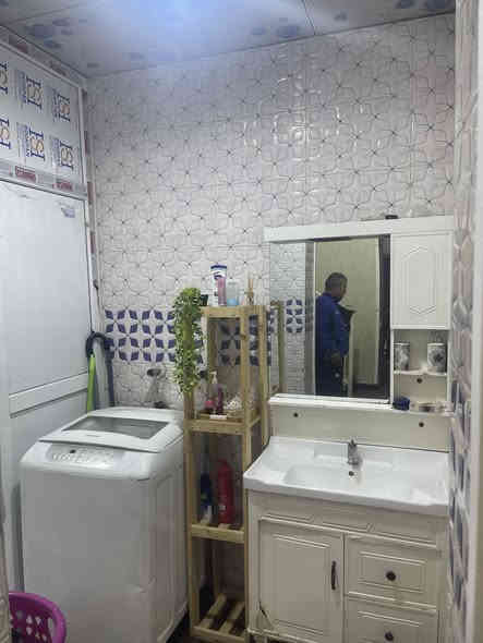 بيت للبيع المساحه 100متر الواجهه 10والنزال 10زراعي سند 25العنوان طويريج الرشيده فرع البو حساني السعر 53مليون الاتصال ع الرقم ***********
