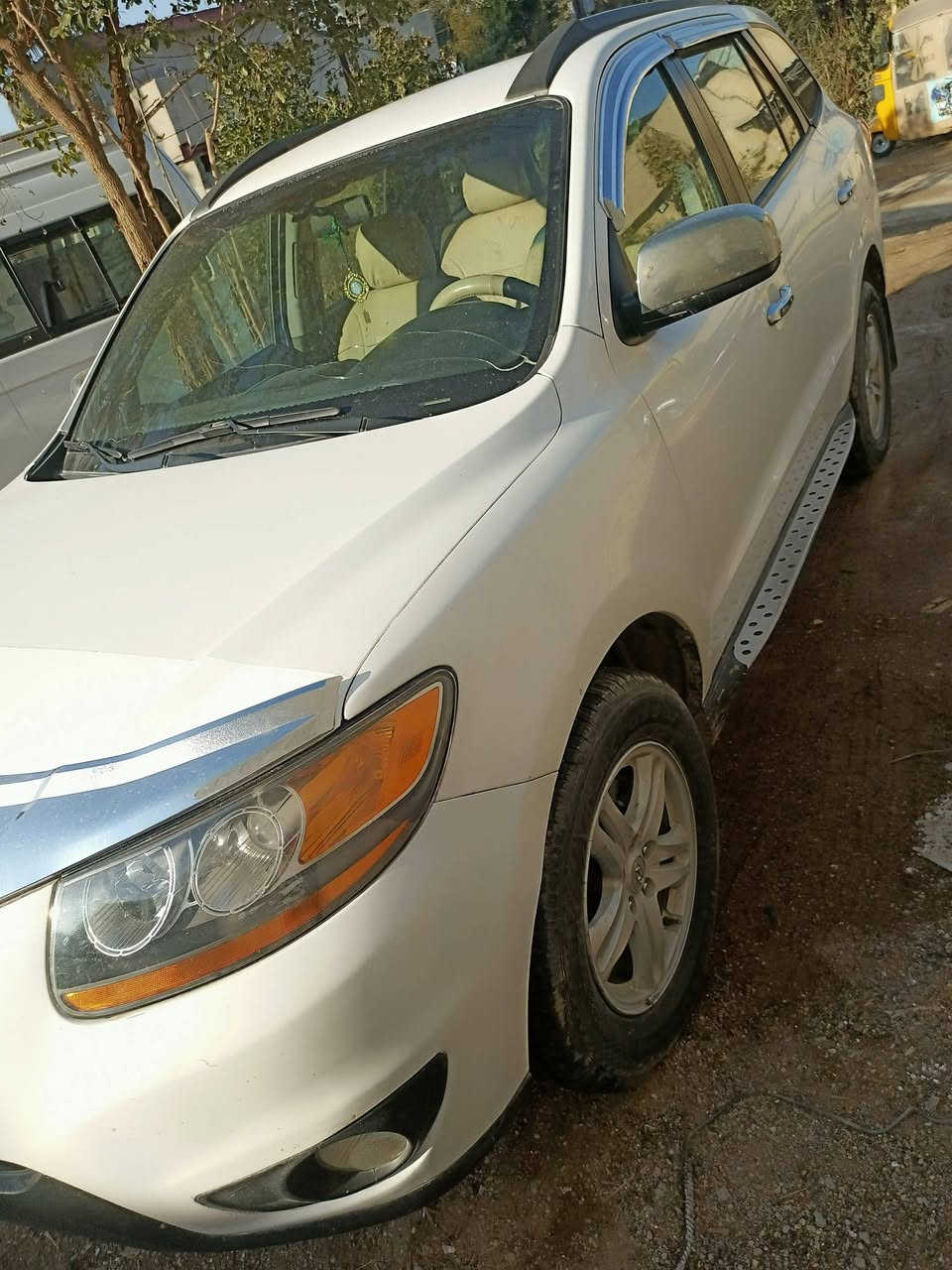 سلام عليكم 
سنتافي موديل 2011 امريكي 4 سلندرسونار موجود مكان ديالى خالص ***********
