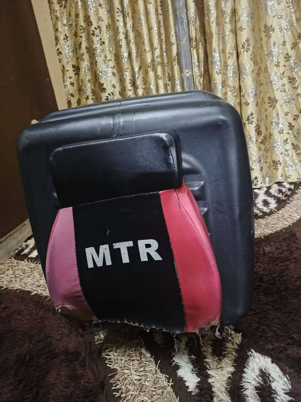 صندوك الحجم الكبير عازل حراره أبو تجوه سعر 35 ألف مكاني الشعب قرب جامع الشروفي ***********
