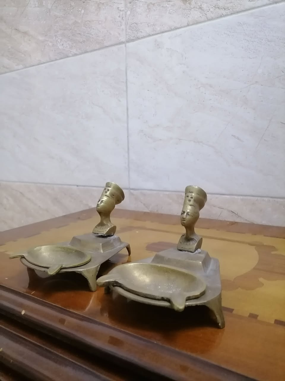 السلام عليكم ورحمة الله وبركاته جبنالكم تحفه فنيه احلا زوج نفاظات مل ايام زمان الوزن ثقيل انظاف خاليين من اي عيب للبيع السعر خاص مكان موصل يوجد توصيل كافه محافظة العراق وهذا رقمي *********** موجود واتساب علا هذا الرقم
