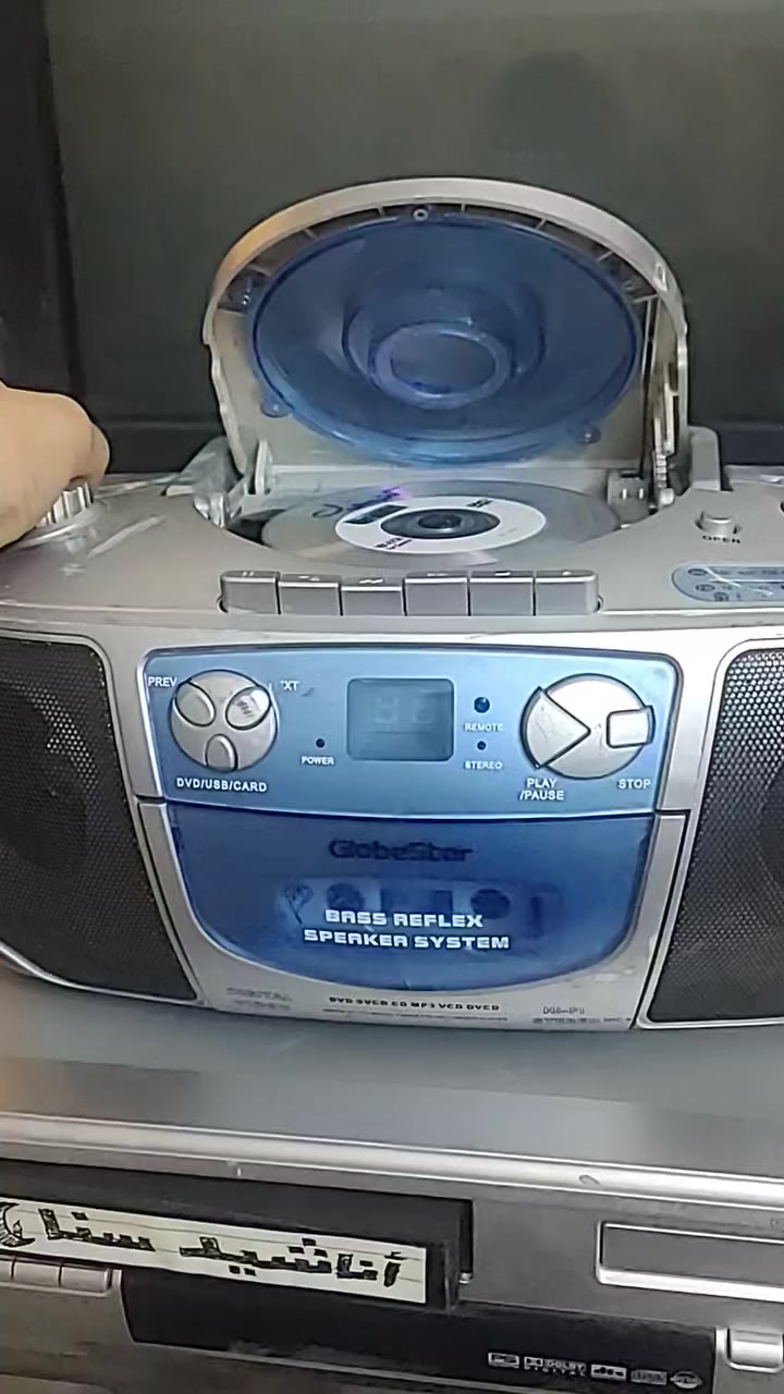 مسجل + ديفيدي صورة وصوت + راديو موجتين + فلاش +رام كلة بجهاز واحد
المسجل شغال بي ثگل خفيف بالصوت 
الديفيدي شغال فقط باب الديفيدي ماينسد 
راديو شغال 
الرام شغال 
الفلاش مافحصتة لعدم توفر فلاش 
السعر ٣٥ الف دينار عراقي مع التوصيل 
كلشي موضح بالفيديو


**إذا كنت صاحب هذا الإعلان وتريد حذفه لأي سبب، رجاءا أرسل رسالة إلى الدعم الفني**