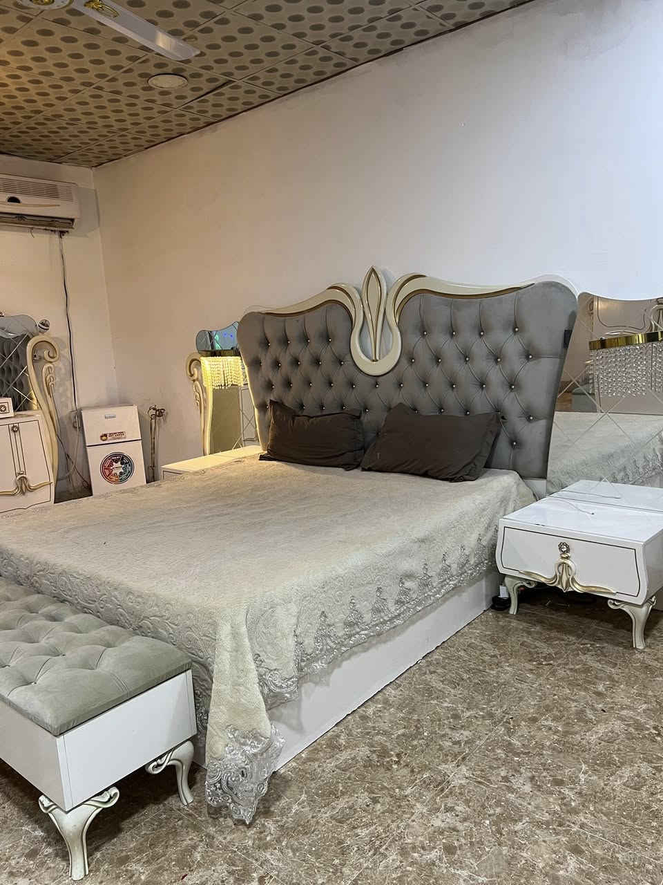 غرفة نوم للبيع 5 قطع نضيفه بسعر مناسب للتواصل واتساب او رقم ***********
