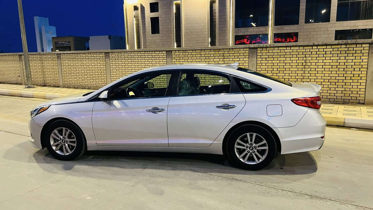 تحيه طيبه…❤️
سياره للبيع نوع هونداي سوناتا 
موديل ٢٠١٥ 
رقم واسط حره تحويل مباشر سنويه ولوحات مجدده الى ٢٠٢٨ 
لون رصاصي سلڤر 
.
وارد امريكي بدون حادث كلين تايتل كفاله عامه من الضربه والتبديل والصبغ والغرق وعندي تقرير كامل عليها وعندي سونار بيها وانت تفحص سونار من جديد يطلع بيها اي شي اني اتحمل تكاليف السونار  
.
مواصفات 
مكينه ٢٤٠٠ 
كير اوتوماتيك 
شاشه تاب 
كامره دواره 
تبريد منظومه كامله جديده 
صدرها مكفول 
جاهزه بمعنى الكلمه مابيها نقص ابد 
والسياره جديده بمعنى الكلمه وتجي وتشوف بعينك
وسعرها ١٢٥ وبيها مجال بسيط بعد المعاينه 
ومكانه بالكوت مركز المدينه 
وهذا رقمي ***********
