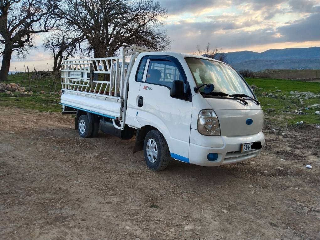 کیای 2011مەکینە 2700هه یکەلێکی زۆرجوانی هه یە پەڵەیەک بۆیاخی هه یە و پەڵەیەک ساردیشی هه یە مەکینەوگێڕوعەکسل وشانسی وشاحودی بەشەرت سەنەوی 15ڕۆژەبەسەرچووە کوشن وگاعی تازەیە تەبریدی سەلاجەی تایەکانی تازەن ..ژ.م..
*********** السليمانية, العراق
