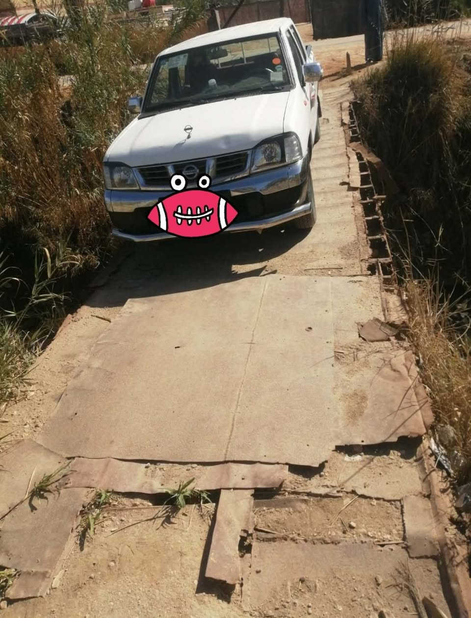 السلام عليكم  شاصي مع حصيره للبيع طولهن  ١٣متر مستخدمينه جسر تعبر عليه السياره مكاني نجف ناحية الحرية اتصل ع الرقم  ***********
