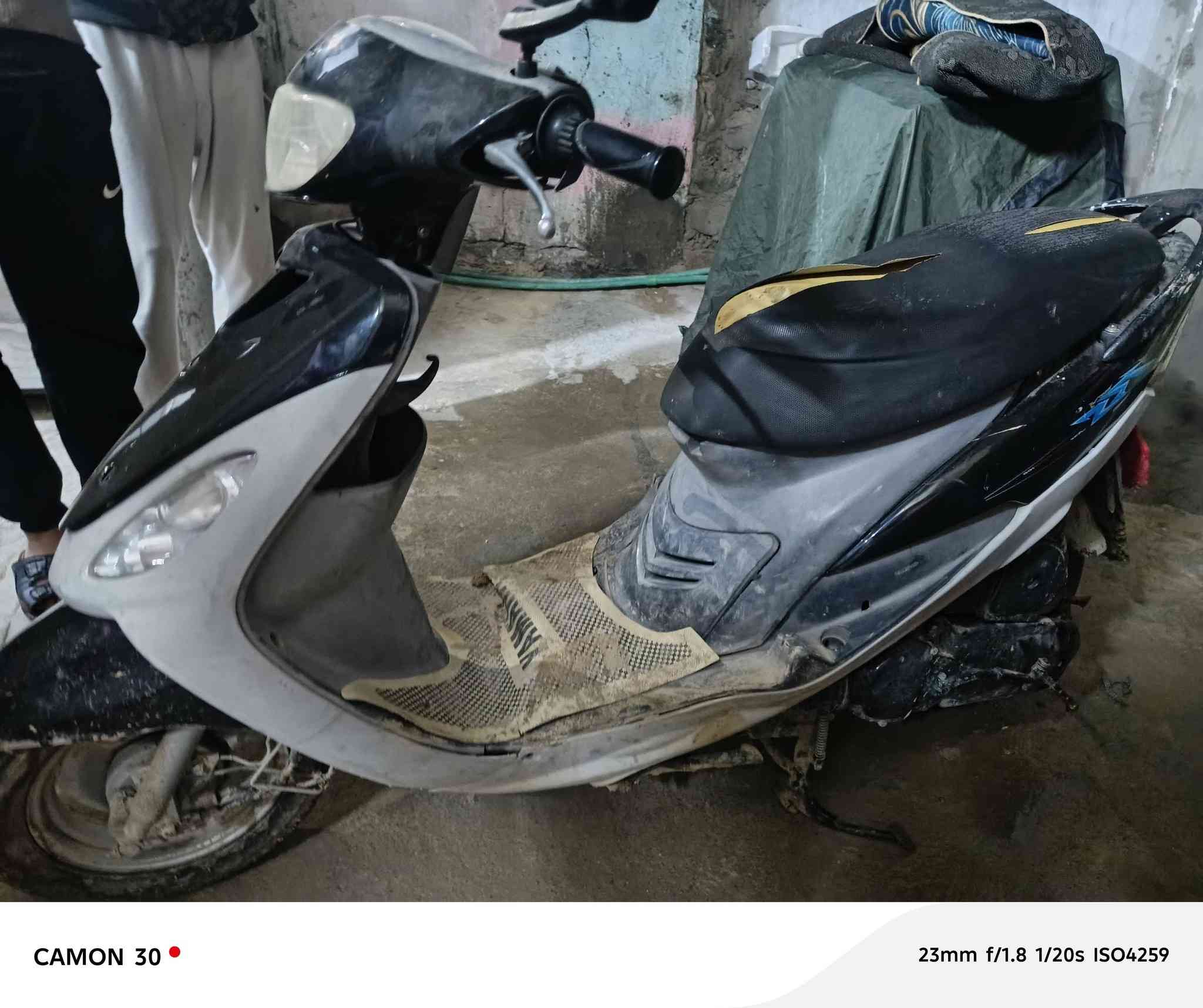 سلام عليكم دراجة ختم واحد دراجة مال حاوية مكينه ما مفتوح بيها برغي السعر 650وبيها مجال قليل مو سعرها بس متوازي كلش الاستفسار ***********
