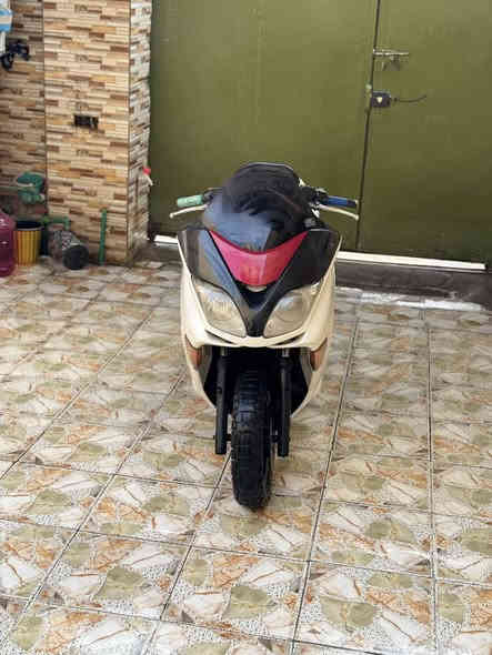 سلام عليكم فورزه صفر 8 لبيع  دراجه جاهزه من كلشي ونضيفه ماناقصها ايشي كلشي شغال كهربايات كلشي الكير ملغي عميه دراجه صالنصه رياضي دراجه جاهزه ونكره سلف الاتعبني والاتعبك شوف وتصل  رايدها 900الف *********** وتساب ورصيد موجود
