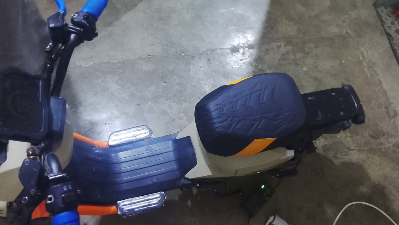 سلام عليكم شباب دراجه لبيع موديل 2025 كل عيب مابيها سرعه كير الاول 55 كير الثاني 75 كير الثالث 99 اشاير كله شغال ابريكات شغال بلاتوث شغال صوت عالي بطاريه شرط 
عل مفتاح نوع اف 918 نوعيه مرغوبه ابيع او مراوسه 
سعر 400 او بي مجال مكاني كركوك قدسيه الثانيه شارع ابو وليد رقم الهاتف *********** شراي اتصل عل رقم او تعال خاص تحياتي للجميع
