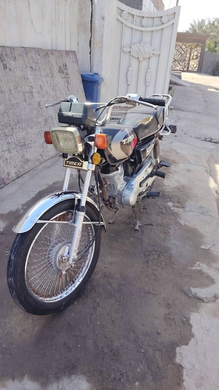 سلام عليكم تايكر 21 اوراق اصولي كارتون بلاديه الدراجه بس بيه خيط تبخير شرط نكره معدل 120 علاه البلاد ما ملعوب بيه مكان حله معميره  *********** السهر 500 وبيه شويه مجال
