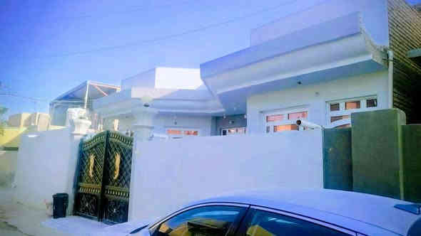 بيت للبيع موقع مميز مقابيل مدرسه معادن الحكمه 200متر السعر 115صاله 8متر استقبال 8مترغرفه5*4 مطبغ 5*4صحيات داخليه خارجي اي استفسار ***********واتساب
