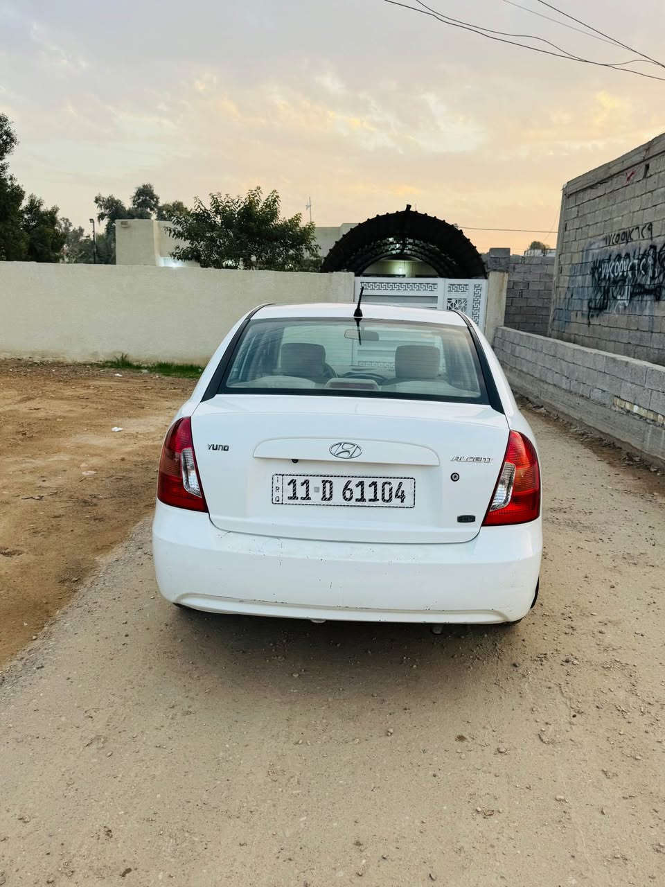 اكسنت ٢٠١١ شركه العامه 
بغداد باسمي 
مكينه ١٦٠٠ بلاد 
مكفوله من جميع النواحي فقط نصف جاملق صبغ اثر شخوط بدون حادث 
تخم تاير صدر تبريد كله مكفول 
مكاني بغداد الكرغوليه 
بيع ب ٩٨ وبيها مجال 
*********** بغداد, العراق
