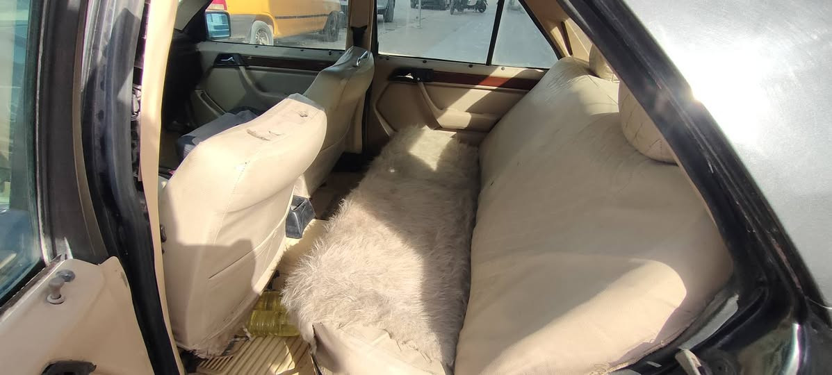 سلام عليكم مارسيدس دب 300 لبيع سياره جديده حداديه نص عمر
مكينه محروه 2500 جديده 
سياره بسمي ثاني يوم داور سنويه ل30  مكان سياره ديوانيه سعر 45وبيه مجال الطيبين


**إذا كنت صاحب هذا الإعلان وتريد حذفه لأي سبب، رجاءا أرسل رسالة إلى الدعم الفني**