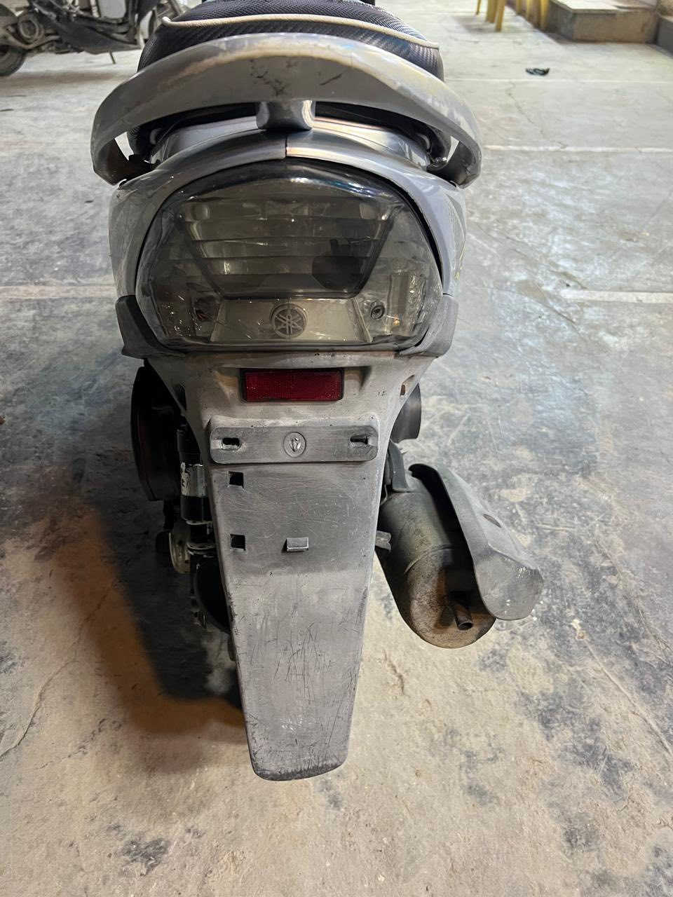 سلام عليكم للبيع ماكس عدلة بلادية من طول لطول ختم واحد 

بيها تزويد بصيط 

يدات بريك Ncy
كشن 
دبل خلفي بطل جيسو
كلجات RGS 

الدراجه كفالة عامة جيب فيتر وافحص ما نقاصها برغي
والملاح شوفت عينك
 
((السعر 850 وبيها شي بصيط جدا))

مكانها بغداد الامين الثانية ***********
