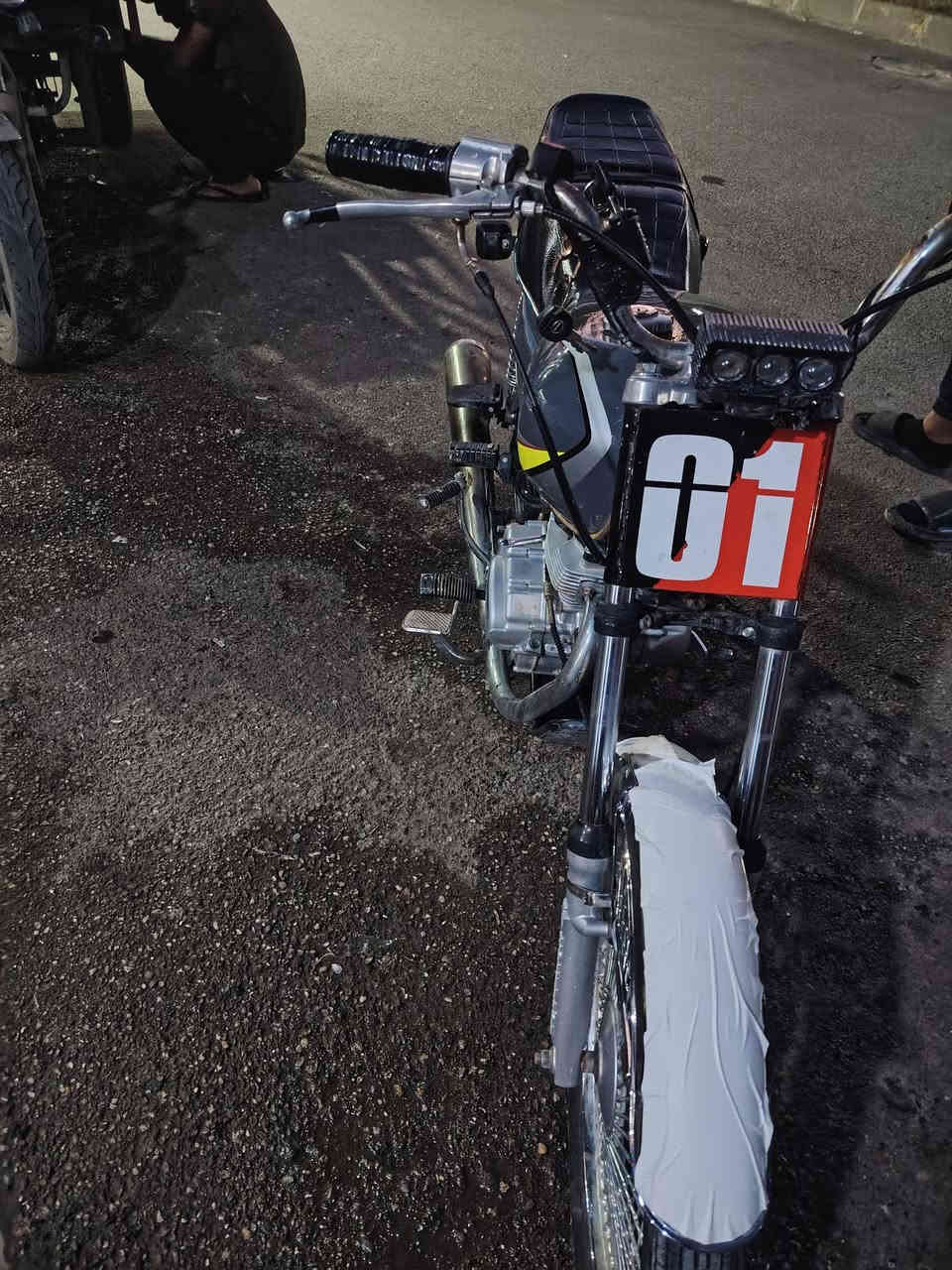 السلام وعليكم درجه لبيع شاصي رفيع درجه موديل ٢٢كل عيب مابي شرط محرك ما مفتو بل كرتون   كبس 
سعر ٤٣٥والف وبي مجال حك الجيه  ***********
