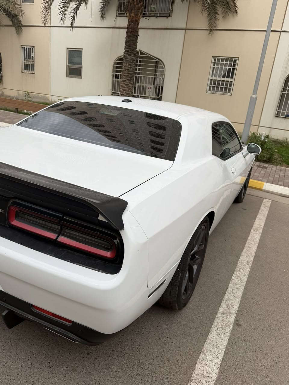 السلام عليكم 
بيع فقط 
جالنجر موديل 2022 
مكينه هيمي 5700
سياره جاهزه الاخير ولا كلوب مشتغل 
مكاني بغداد
السونار يمكم 
الله شاهد خير من الله يساره مابيها ولا ربع تصرف

سعر 167
الرقم ***********
