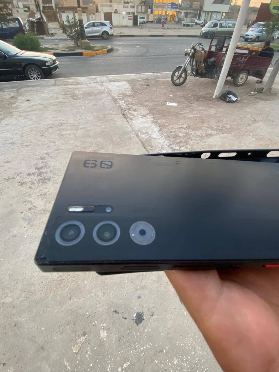 ريد ماجك 9 برو
ذاكره 256 
عشوائيه 24 
نضافه موضحه 
بي فطر خفيفف بالضهر ميبين 
كارتونه + شاحنه اصليات مال كارتونه 
سعر 550 وبي مجال بسيط 
***********
