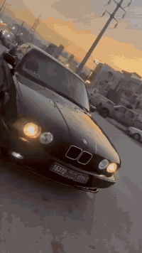 سەرەتا بە ناوی خوا bmw 1993
علوج 
520 کەپس گیر عادی 
چوار جام کارەبا دەشبول لەمس 
پیشو دوای M
لایت ئەلقە و زینۆن و عەدەسە 
پیشو دوای کەپسە 
جوار تایەو ویل 95 
کامل جوانکاری بۆ کراوە 
ماڵی دۆستە 
سعری 16 وەرەقە و مجال برایانە 
شوین سلیمانی 
***********
***********
