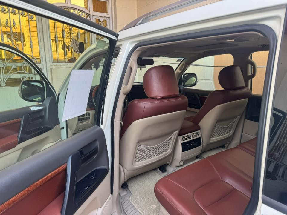 عندي لاندكروز 2014 بريم فول بصمة رقم بغذاد ماشية 143 بيهة شخط جاملق خلفي ونصبق صدر جديد كير ومكينة مكوفلات ***********
