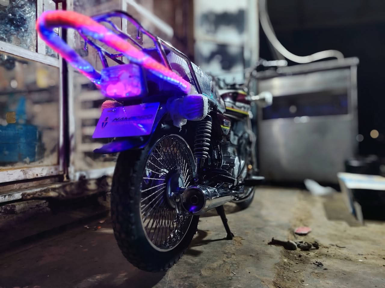 سلام عليكم دراجه للبيع نامه بروو دراجه بعدهاا ع وضع شركة زيرو ماشيه شي قليل بعدها ع سحك موديل 25اوراق كمله دراجه كفاله عامه اي نقص مابيهاا تجي شغل وتطلع دراجه احلئ من صوره سعر 750وبي مجال مكاني ديالى ناحية العظيم شراي يجي خاص ولمو شراي لأ يتعبني اي استفسار تصل ع رقم ***********
