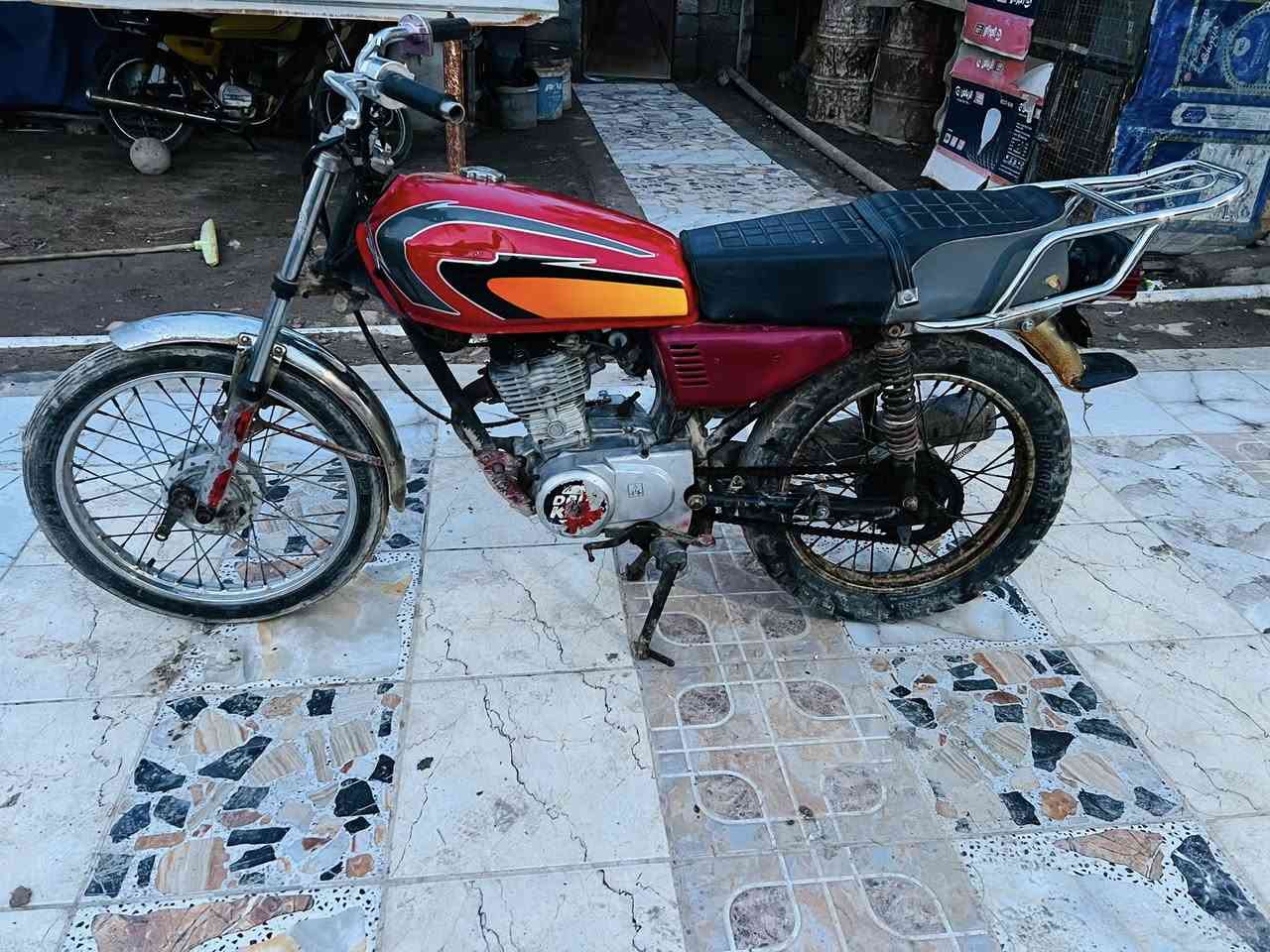 دراجه ادوات مكفوله من السرقه ب250 وبيها مجال 

+964 780 643 5859
