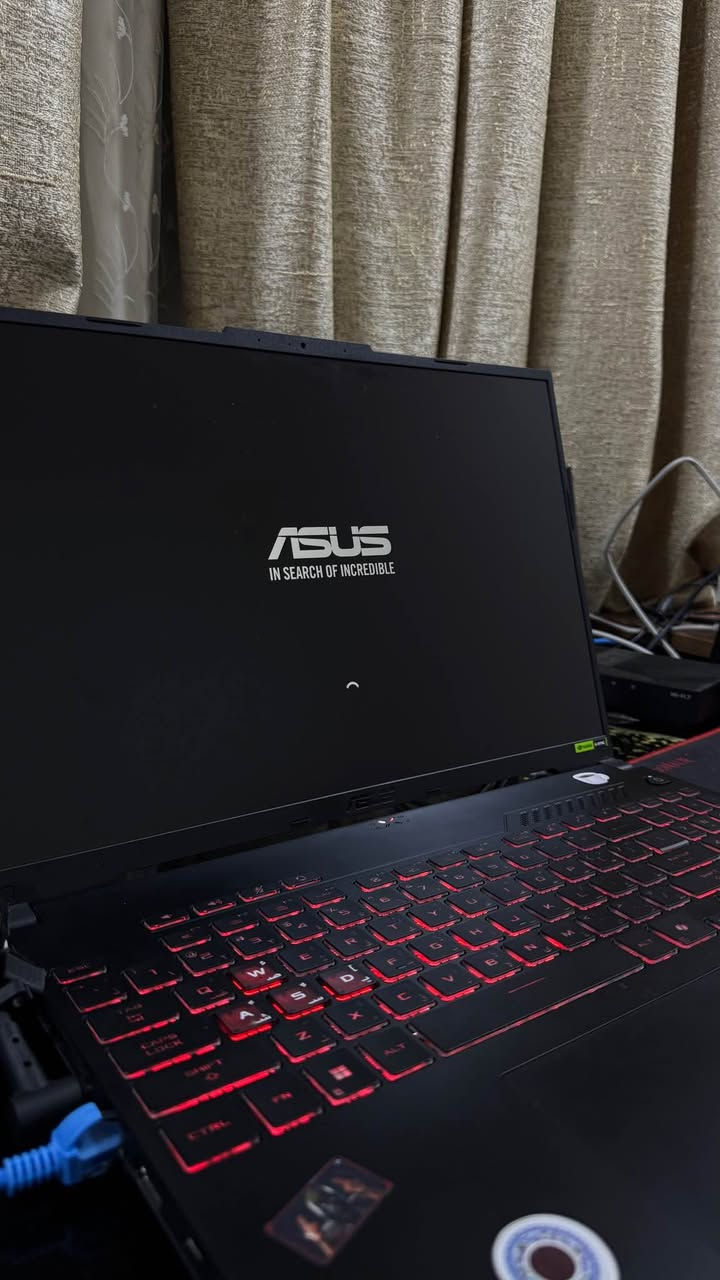 🎮 ASUS TUF Gaming A16 – FA607NU
بعده ضمن الضمان النبع 

المعالج (CPU)AMD Ryzen 5 7535HS — 6 أنوية / 12 ثريد

كارت الشاشة (GPU):NVIDIA GeForce RTX 4050 Laptop — 6GB GDDR6 VRAM

الشاشة:16 إنش WUXGA (1920×1200)، نسبة 16:10
FHD 144HZ IPS

الذاكرة:16GB DDR5

التخزين:512GB PCIe Gen4 SSD

الشبكة:WiFi 6 + Bluetooth

المنافذ:2× USB 3.2 Type-A، USB 3.2 Type-C، USB4 Type-C

لوحة المفاتيح عربي/إنكليزي

البطارية:4Cell 56Wh — فاحصة و تأكدت إنها بصحة 100% وتقرير من لابتوب نفسه اذا تريد راسلني و ادزه حتى تتاكد بنفسك (السعة الفعلية أعلى من المصممة، صفر تدهور)

المميزات
- كيبورد بإضاءة RGB
شاشه جيدة جيدة الاستخدام لgaming and editing 

السعر:مليون و100
رجاء اذا متعرف اسعارهم بالسوق رجاءً لا تعلق 
ملاحظة:إذا تريد تتأكد من صحة البطارية، راسلني وأدزلك تقرير فحص رسمي. ديوانية, القادسية


**إذا كنت صاحب هذا الإعلان وتريد حذفه لأي سبب، رجاءا أرسل رسالة إلى الدعم الفني**