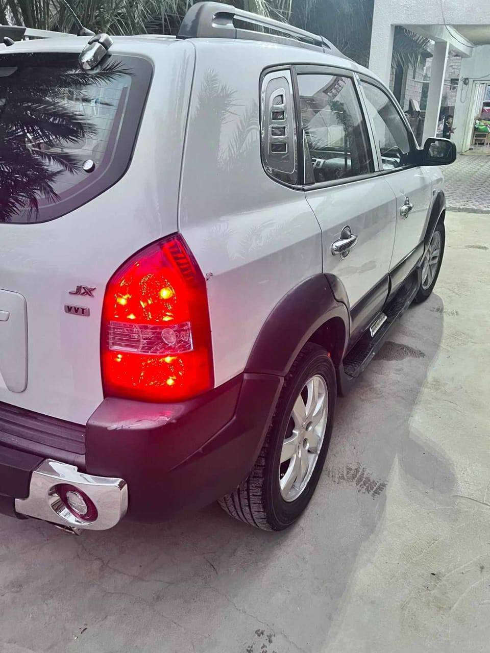 سلام عليكم توسان 2009 سيارة مال جناية نظيفة والسونار موجود ،السعر 118 وبيهة مجال  للطيبين العنوان ديالى بعقوبة تقاطع مرور ديالى الاستفسار الاتصال على ***********
