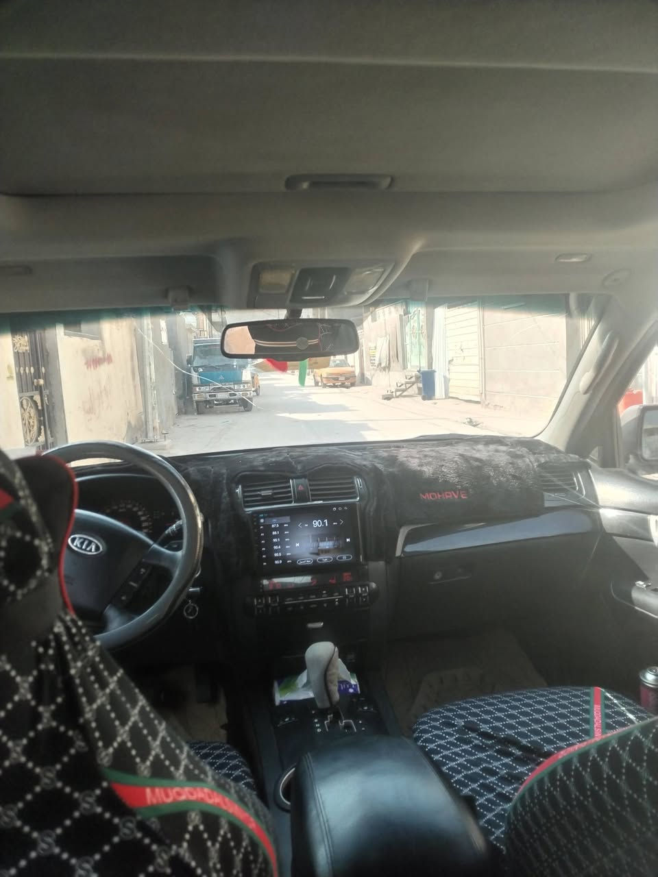 سلام عليكم سياره مهافي فول واحد عله واحد سته سلندر بصمه تخم تاير سبعه راكب تبريد 3قطع فتحه كشنات جلد كهربائيّ موديل 2009العنوان بغداد ورقم بغداد بيع او مراوس الاتصال عله الرقم ***********
