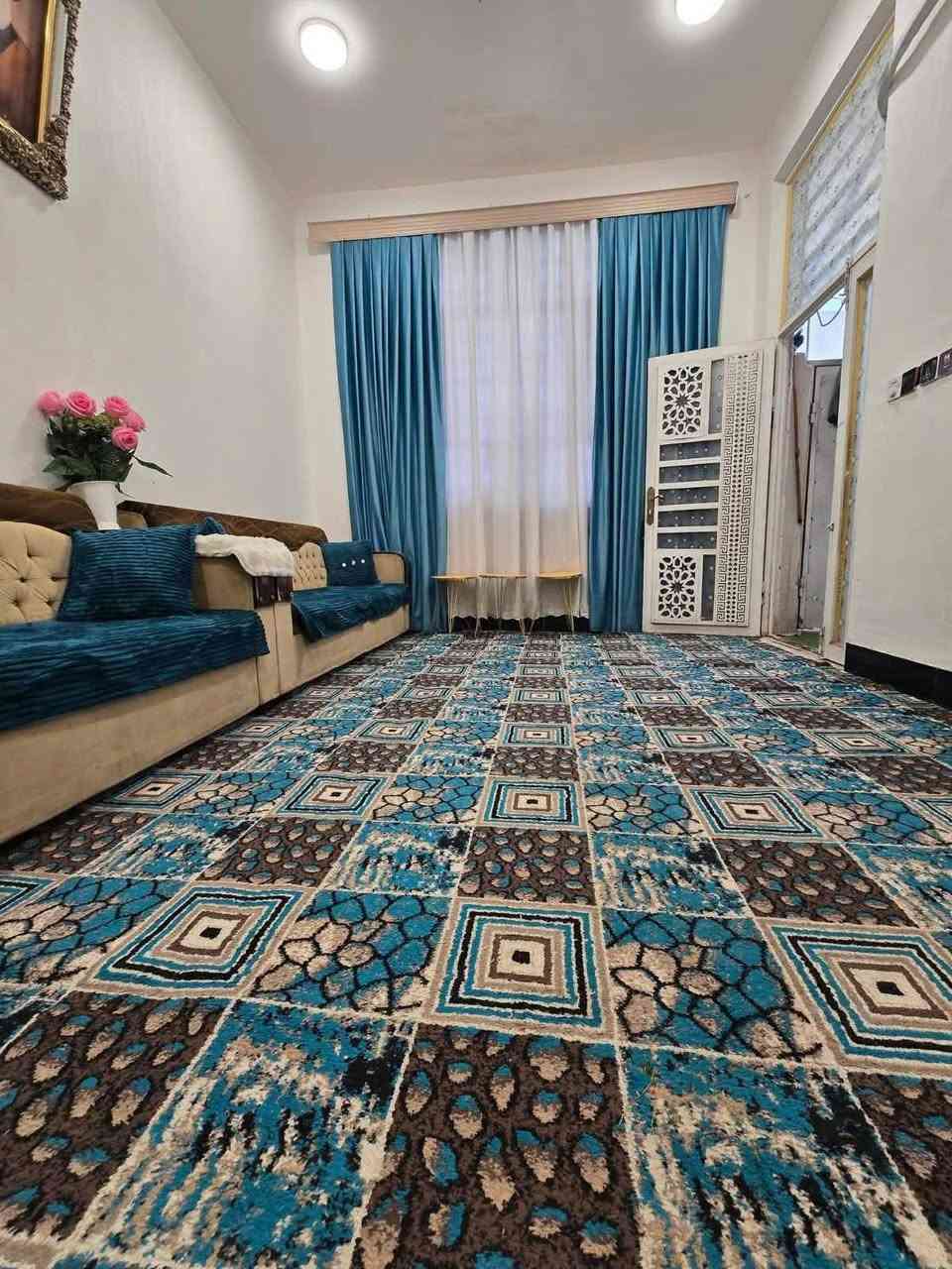 بيت ١٠٠متر يبعد عن المدرسه  متر ٣ غرف صاله واستقبال وصحيات خدمات كاملة مجاري مي كهرباء سعره 25 مقدما اذا اقصاد ٤٠ مقدما وباقي كل شهر ٥٠٠ للإستفسار اكثر الاتصال برقم *********** سند 25
