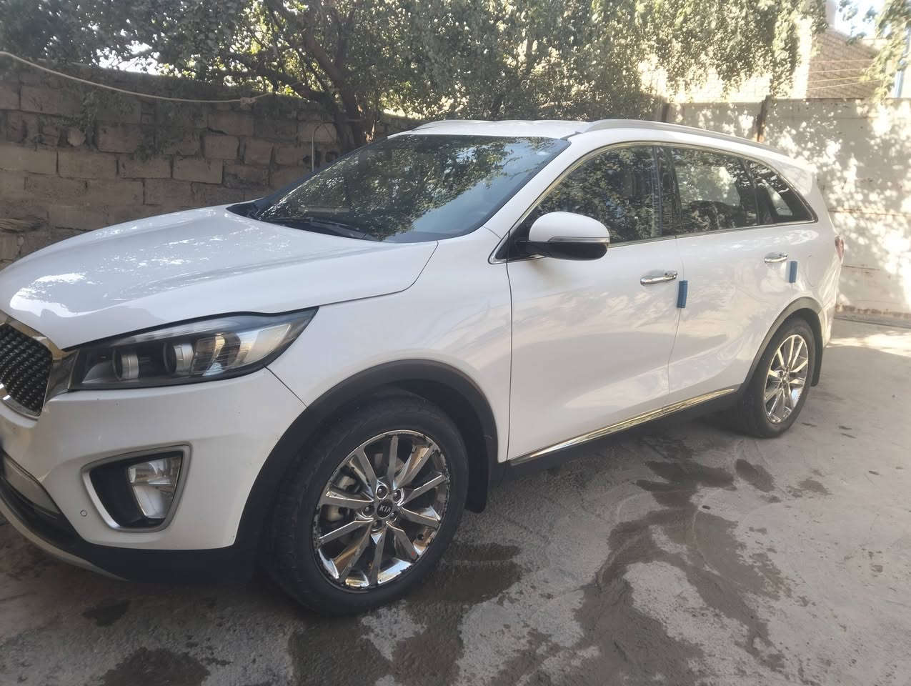 سلام عليكم ورحمة الله وبركاته عندي سورنتو البيع موديل 2015 شكل 16 مكفوله من دعاميه الى داعاميه بيه بارد قليل 4 سندر رقم اربيل ابسمي محرك مفتوح مبدل كازكيت كهربائية شغاله السياره بلااديه كلها السعر 190 بيها مجال الطيبين قليل حك الجيه مكاني بغداد قرب علوه رشيد عوريج ، ***********
