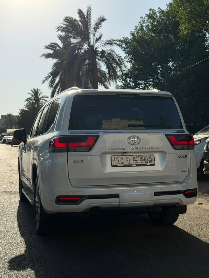 لاندكروزر  VXR هايبرد 2025 بغداد مغلفة ppf

* رقم بغداد 
وكالة ساس تويوتا العراق

* ⁠الفئة: VXR توين تيربو ابيض هايبرد 

* عرض على الزجاج (داتا شو)

* ⁠ابواب شفط ستيرن كهرباء

* ⁠صاج انارة داخلية 

* ⁠ماوس تحكم وضعيات القيادة (مود قيادة)

* 4 كامرات محيطية (360 درجة)اصلية

* ⁠داخل جلد (احمر واسود) داخل لكزز 

* محرك 6 سلند (3500 cc) توين تيربو

* ⁠دعاميات كت (لحاية) الجديدة 

* ⁠رادار امامي - رادار خلفي 

* ⁠رادار جانبي (نقطة عمياء) 

* ⁠تحديد مسار قيادة ذاتية 

* بصمة تشغيل بصمات ابواب عدد (5)

* ⁠سماعات تويتر (JpL) انارة داخلية 

* ⁠شاشة امامية كبيرة اصلية 

* ⁠شاشات خلفية عدد (2) 

* ⁠فتحة سقف (سلايت) 

* ⁠كرسي السايق ميموري (ذاكرة)

* ⁠الكراسي الامامية كهرباء 

* ⁠كراسي الامامية تبريد وتدفئة 

* ⁠الكراسي الخلفية تبريد تدفئة 

* ⁠كراسي (7) راكب كهرباء شاحن وايرليس

* ⁠ثلاجة وسطية جنطة كهرباء تبريد شاشة تحكم ستيرن 

* ⁠داخل صاج تشغيل عن بعد علامة لاندكروز الضوئية بالابواب

* حساس امامي خلفي لايت ثلاث عدسات 

* ⁠مري طي كهرباء مري جانبية نيكل 

* ⁠قبضات ابواب نيكب ترايش ابواب نيكل 

* عداد المسافة 12 الف كيلو

* العنوان :- بغداد 

* ⁠للاستفسار هـ(***********)
