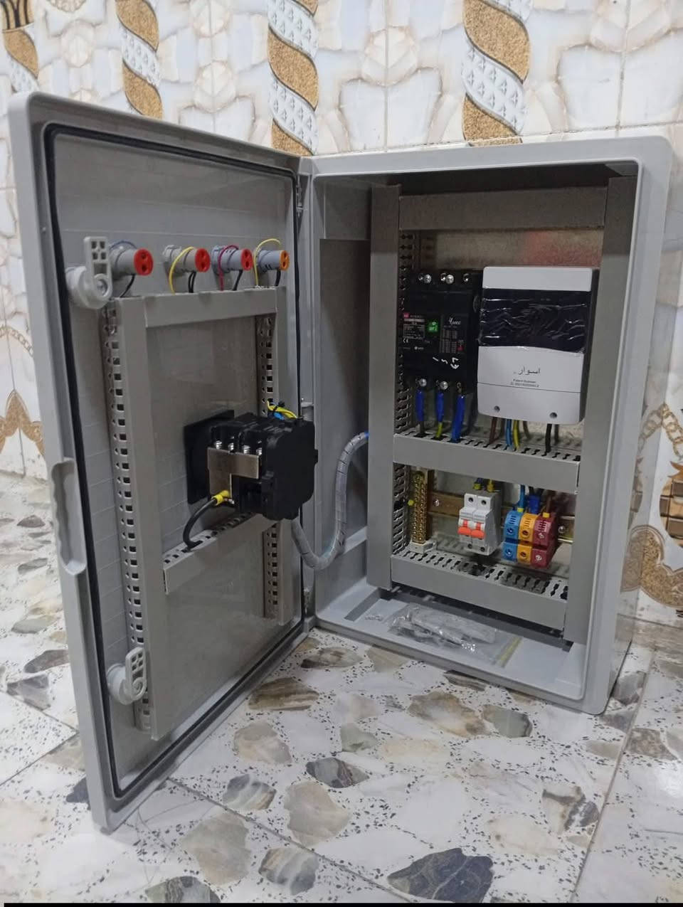 السلام عليكم ورحمة الله وبركاته من رخصة الادمن موافقه تآسيس كهربائية منزل دوائر مدارس كافت بوري سيمنس  منضومه كامرات بوردات  كافه ثري أو سنكل جاهزون للعمل أي وقت العنوان الرمادي كادر مختص الاتصال( ***********) (***********)
