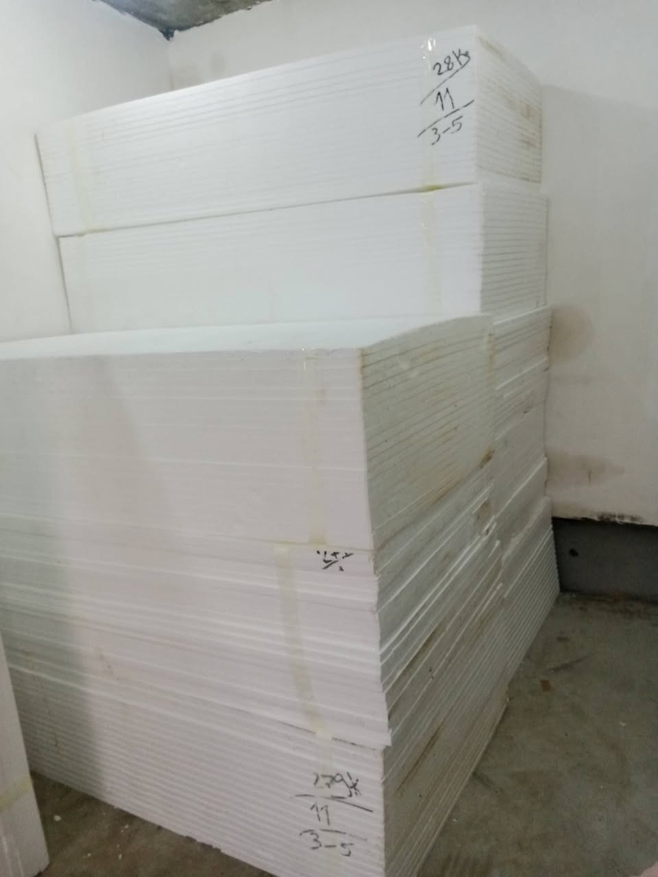 السلام عليكم.. 
حمل فلين جديد سمك 2.5
كثافة متنوعة 
العنوان ناحية الزاب قرية النميصة الشارع العام مجاور مدرسة ابراهيم ع للأستفسار اكثر ***********
