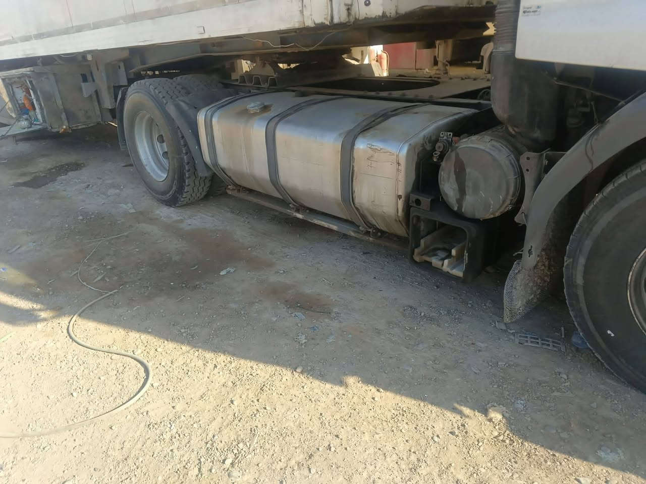 سلام عليكم لبيع رينو بل سنويه صهريج راقم بغداد بدون تحويل سياره بيه صرف والخير بم ونوزل بلادي كير فلار هسه اجيت بيه من بصره شغاله سياره ***********
