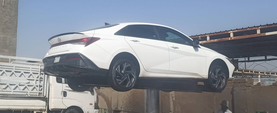 النترا 25 سبورت
السيارة بل حله 
ماشيه 4تالف 
بيه بنيد مثبوغ 
وتبديل الباب لخلف السابق من امريكا 
منفيس بسمي 
السيارة كلشي حلوه 
واتساب 
***********
