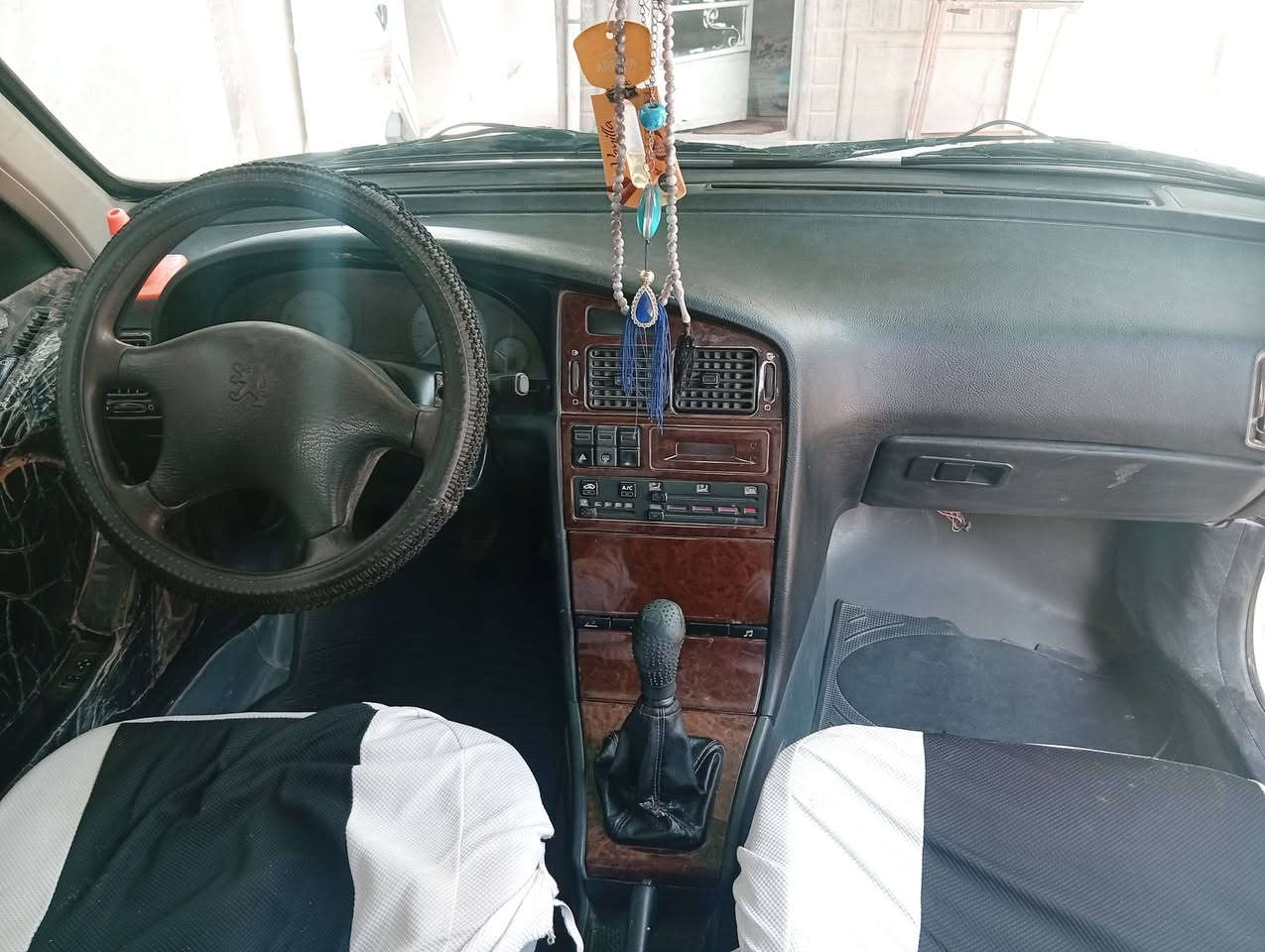 سياره للبيع بارص موديل 2014السيارة بسمنة مشط جديد رقم ال2031السيارة خير من الله ماتذب عليه ربع السعر 45 اوبيهة مجال مكان السياره ديوانية الرقم ***********
