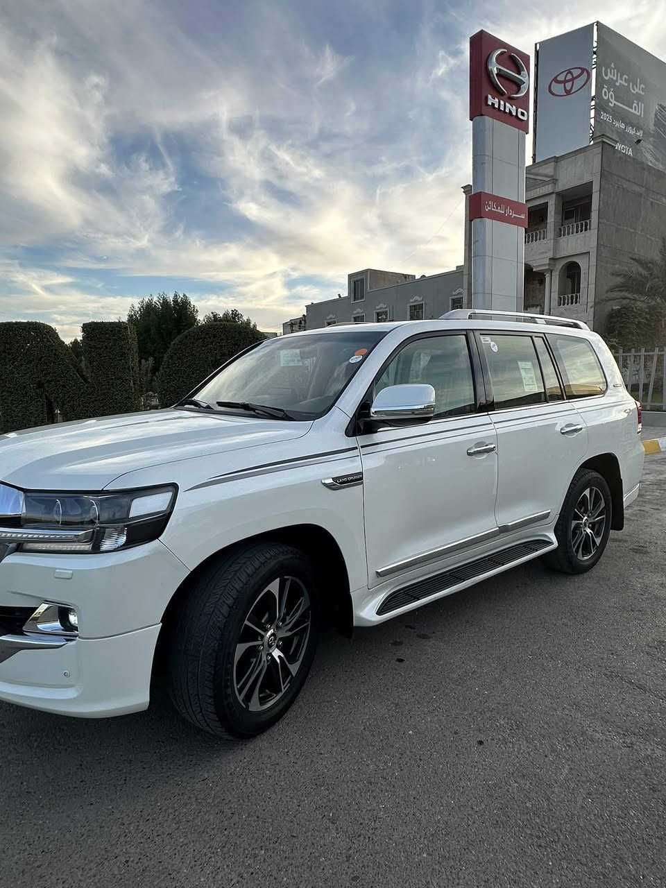 لاندكروز تويوتا 2020 خليجي ساز SAS
ماشيه 115 الف كيلوا 
السياره كفاله عامه غير فقط البنيد مرشوش 

مواصفات الساز معروفه 
فتحه 
بصمه 
شاشاث عدد 3 + كاميرا
كشنات كهرباء + جلد 
سنويه بأسمي تحويل ثاني يوم 
هزه فحص جديد 
مكاني بغداد /  السيدية
السعر /490$ وبيها شي بسيط
***********
