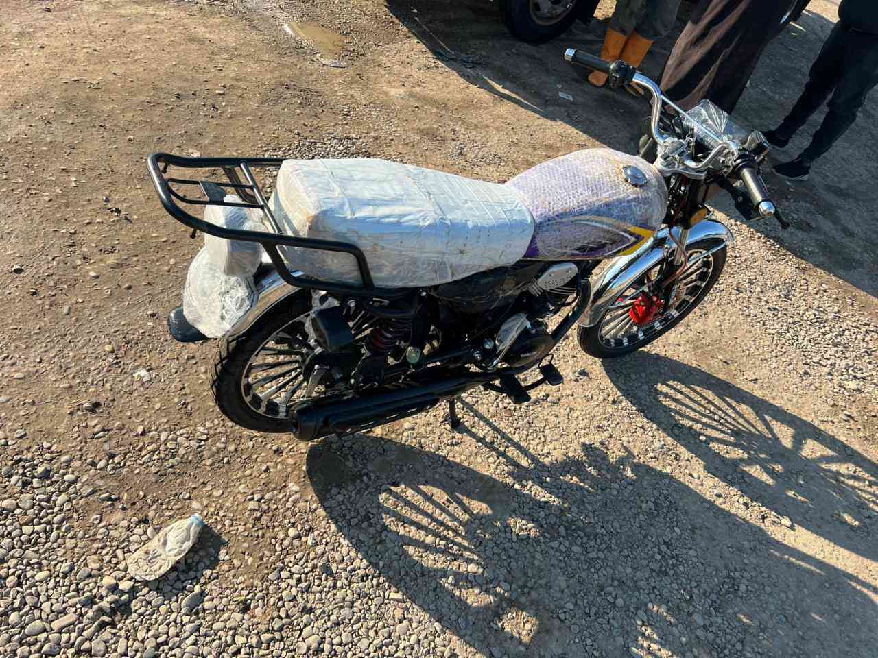 السلام عليكم سيفان موديل 25 محرك 200 اسود بصمه وسويج اخو الزيرو ماشي 4000 اوراق كارتونيه للبيع المكان ديالى المقدادية السعر 800 الف وبيه مجال للاستفسار   ***********
