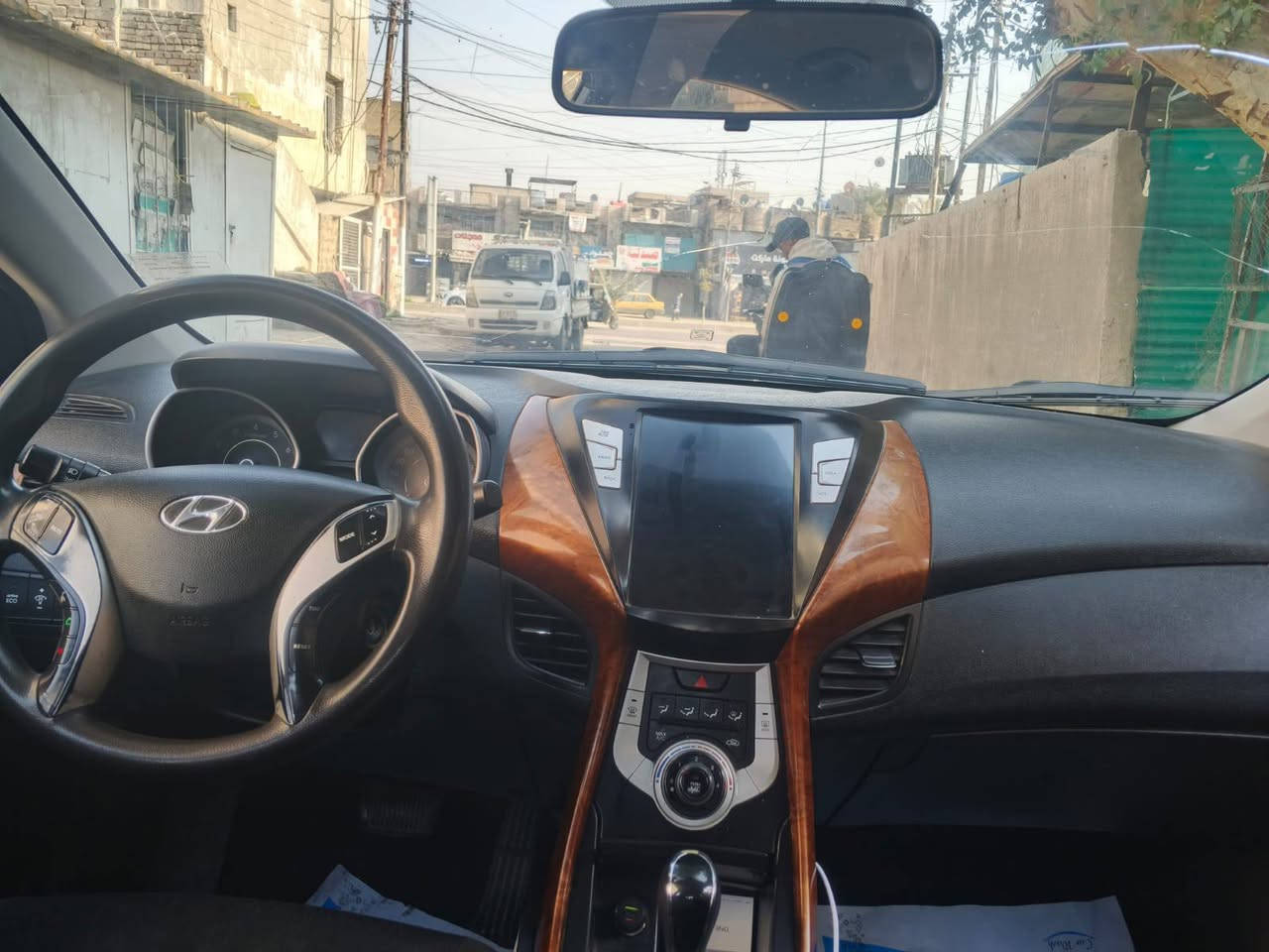 النترا موديل 2012 رقم واسط دولي تحويل ثاني يوم ملاحظه السياره جاهزه من كل شيء تخم تاير تبريد شغال حجم المحرك 1600 مكان السياره بغداد البلديات السعر 91 وبيها مجال رقم الهاتف ***********
