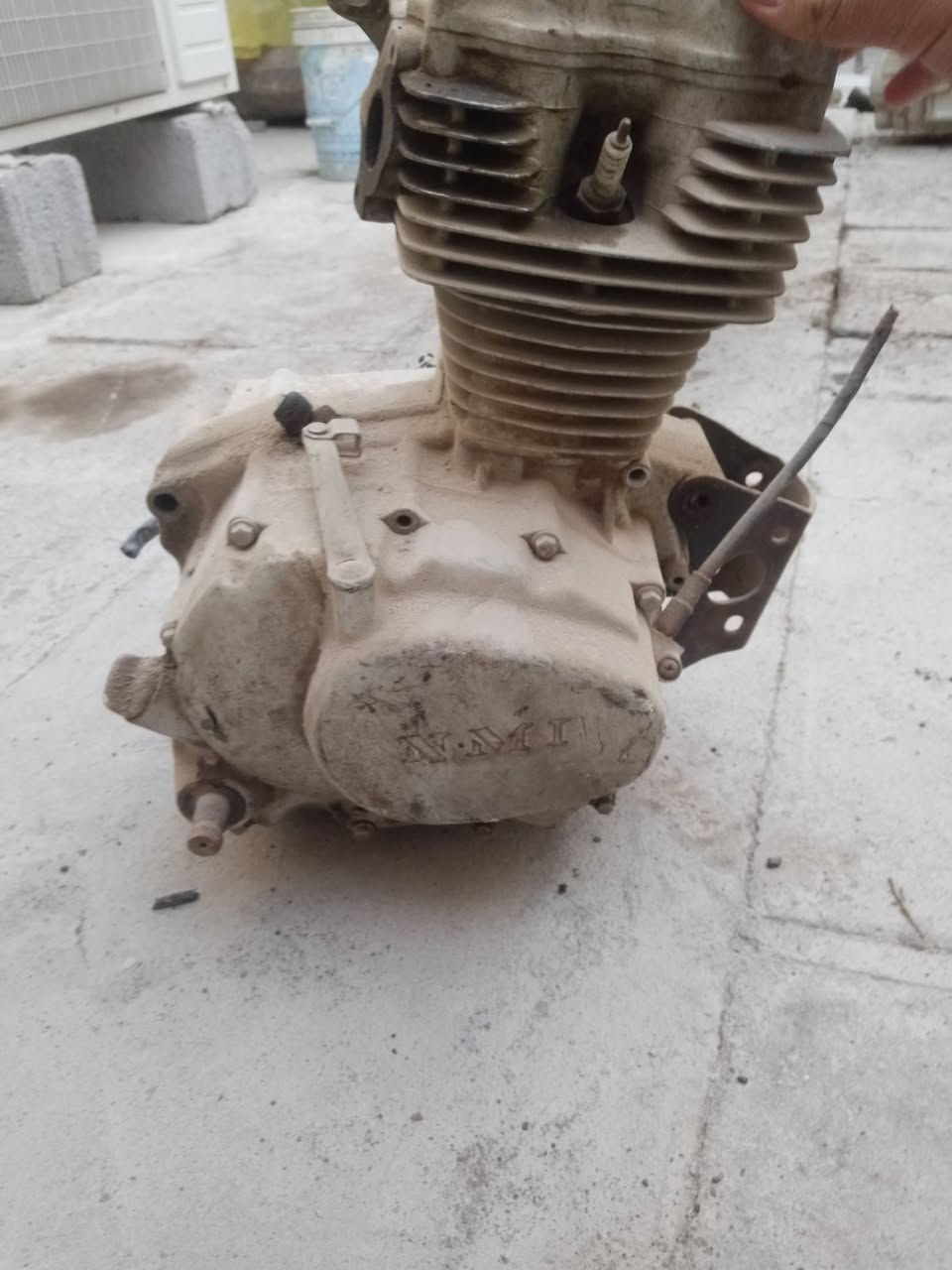 السلام عليكم
غراض دراجه ايراني للبيع ( شاصي وصدر كامل وسكان . ومكاين اثنين وحده بارت وحده نامه .. وتايرات ويل عدد ٣ .. 
العنوان: الزبير حي الشهداء.
للاستفسار  واتساب فقط  ما متواجد بلفيس :
 *********** .
 والسعر كلهن ب 120 وبيهن مجال
