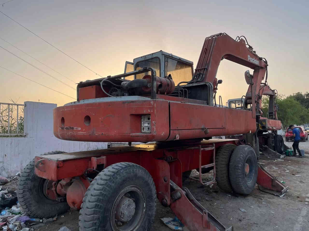 السلام عليكم
عندي حفاره بوكلاين للبيع 

موديل 1991
الحفاره شغاله كلشي مابيه 
ونضيفه 100/100
الحفاره جاهزه للشغل 
موجوده في محافظه بغداد 

السعر 100 ورقه يعني شده وبيها مجال للشراي 

لاستفسار *********** ابو امير
