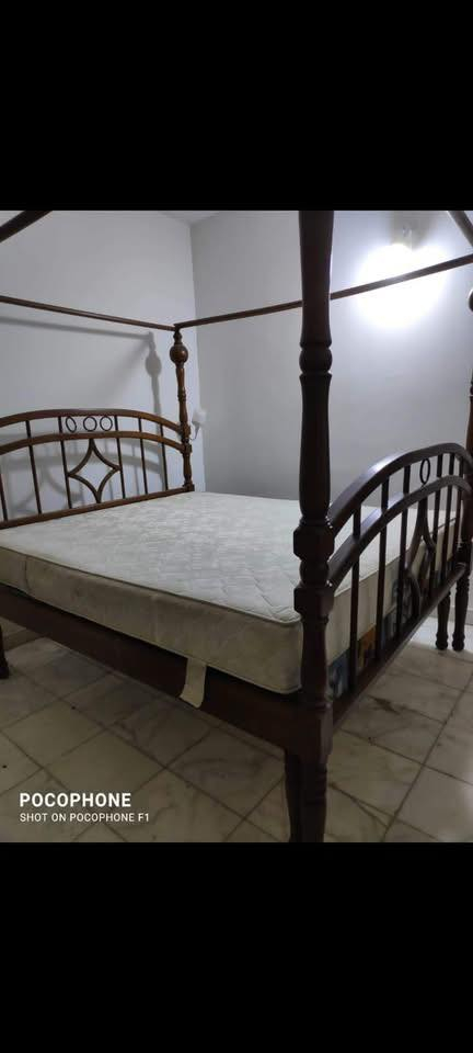 أغراض منزليه للبيع
1️⃣ جربايه نفرين قياس 200*180 سعر 175 الف 

 2️⃣ غسالة أوتوماتيك للبيع سعر 100 الف

 3️⃣ ميز طعام زان نقش مصري ثقيل مع 6 كراسي 250 الف للتوضيح فقط زجاج الميز مكسور 

4️⃣ مجمدة للبيع السعر 90 

‼️ الأسعار قابله للتفاوض 

مكاني بغداد  ‭0772 955 9513‬/ 0774 280 5843
