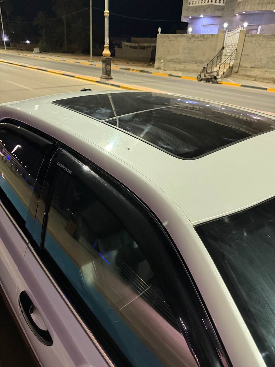كلايسلر اوباما C300  اصل 2015 كندي بدون حادث بيها شخط بالباب و كنر حافة الجاملغ صبغ محرك كير ما مفتوح كله على الوكالة تبريد ثلج حدادية %100 سيارة ما ناقصها اي شي فول مواصفات بنوراما شفتات كشنات كهرباء حضن جلد تدفئه تبريد رقم اربيل سنوية ب اسمي
*********** بي واتساب أربيل, العراق
