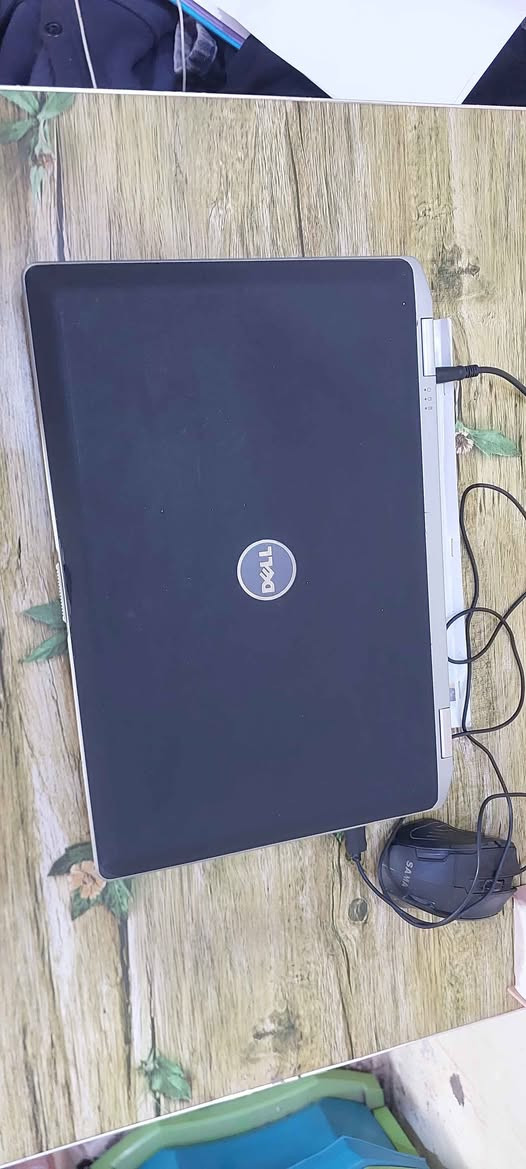 لابتوب Dell للبيع (يوجد توصيل لكل العراق مجاني)

                                     كارت شاشة داخلي - Nivdia 
HHD : 1 T 
RAM : 4 GB
CPU : I7 3500
*********** عمارة, ميسان
