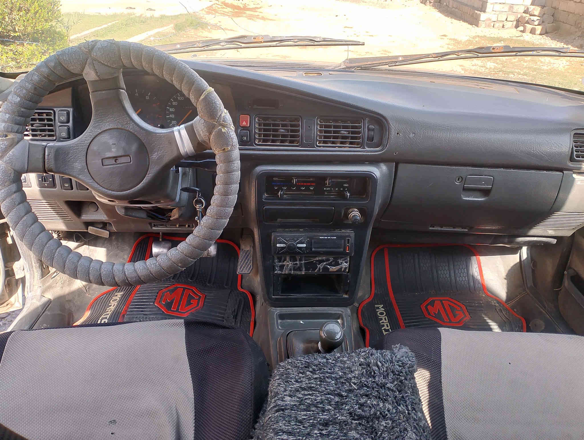 السلام عليكم  بيع مستعجل 
مازده 626 كشر  شوف اللعين 12 بخ كير محرك شرط كهربائيات كلها شغاله  غرفته نضيفه سنويه للـ28 شرط الوكاله شرط التحويل شرعيها من الديره السعر المطلوب25$ مكان السياره القياره قرية الجواعنه 
للتواصل على الرقم *********** ماسنجر ما متوفر
