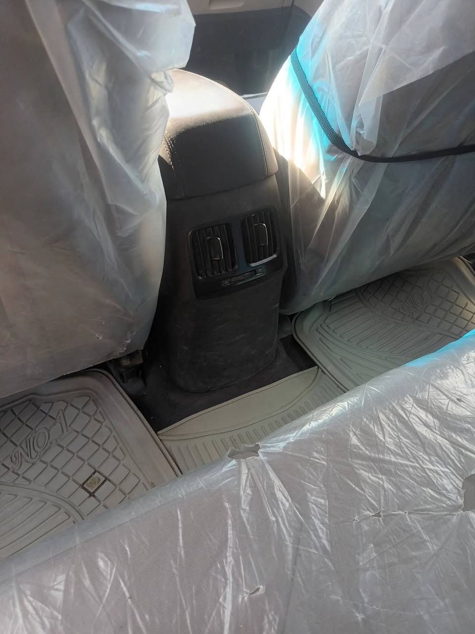 توكسان موديل ٢٠١٤ ماشيه ١٠٨ الف حقيقي مكفوله كفاله عامه من الصبغ والضربه والتبديل رقم بابل سنويه لحد ٢٠٢٩ فول مواصفات تبريد خلفي للإستفسار اكثر اتصل على صاحب السياره اني مكلف بلنشر*********** عنوان السياره نجف مشخاب
