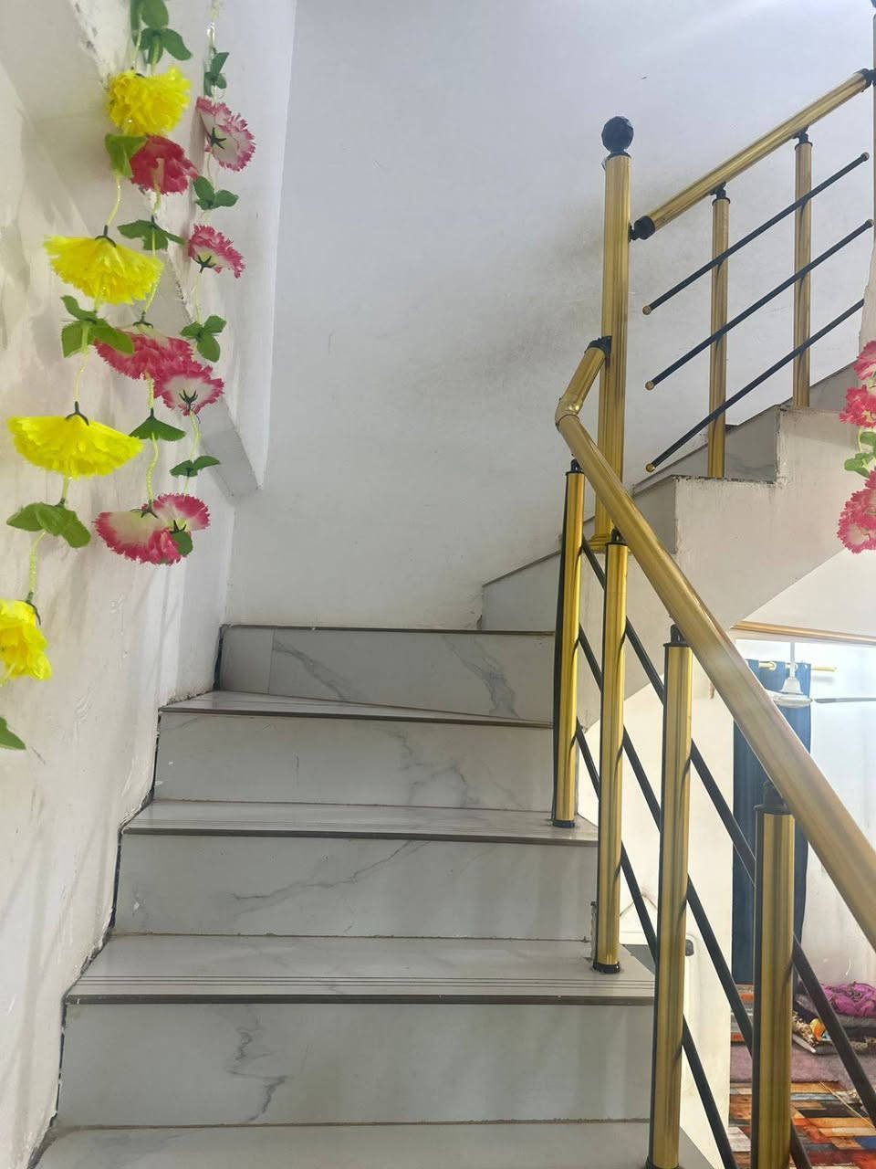 دار للبيع 50متر الاسكان العسكري 
طابقين غرفتين نوم  الواجهه 5نزال 10
للاستفسار ***********
