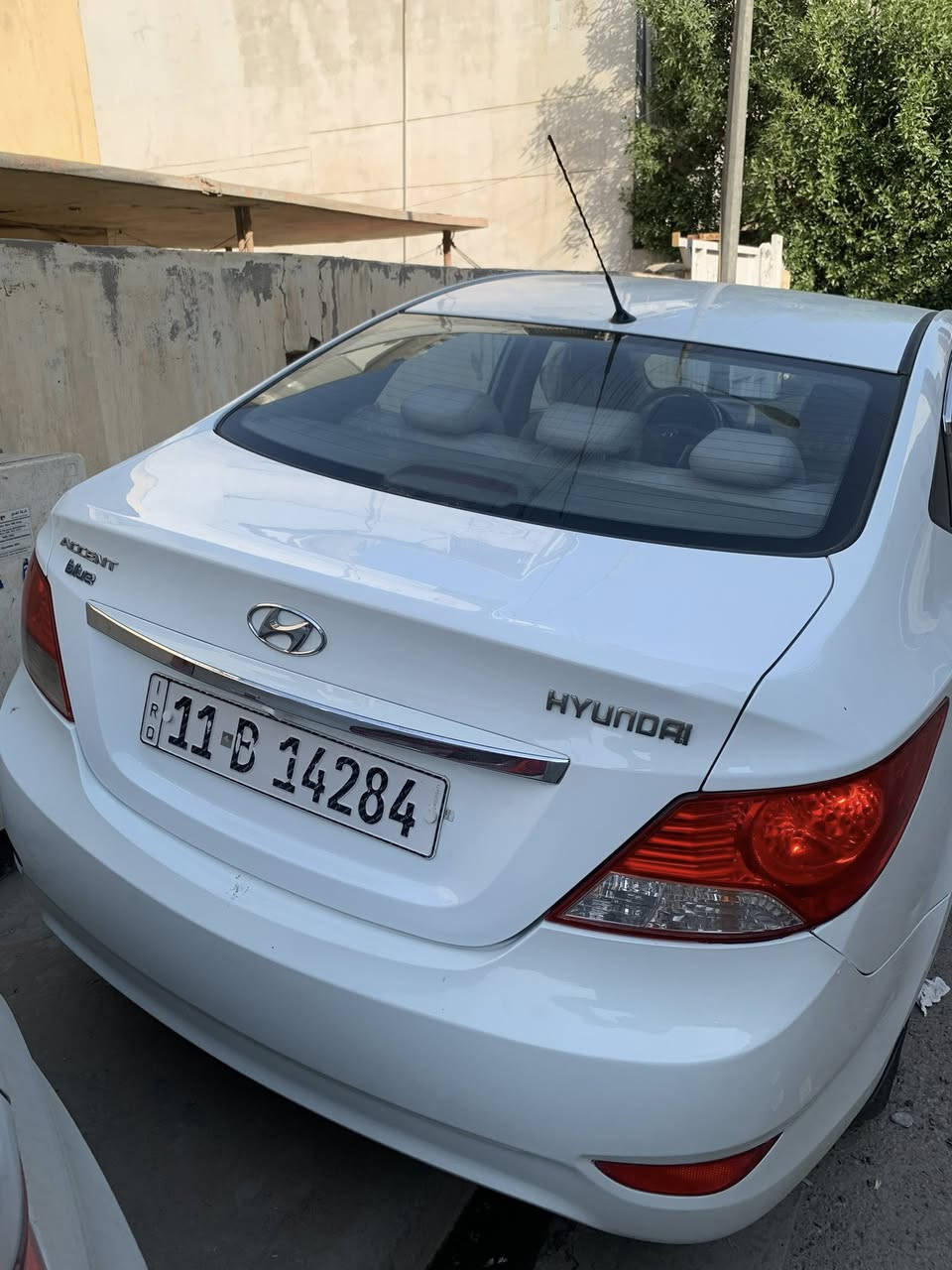 السلام عليكم
للبيع اكسنت خليجي موديل 2011 بلو 
رقم بغداد 
مكينة 1600
فتحة سقف 
تحكم ستيرن 
سعر 90$ 
***********
