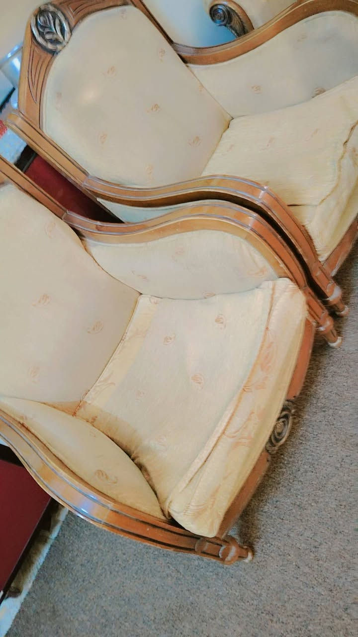 تخم مستعمل نظيف مكاني دوانيه لتواصل *********** سعره ٢٠٠
