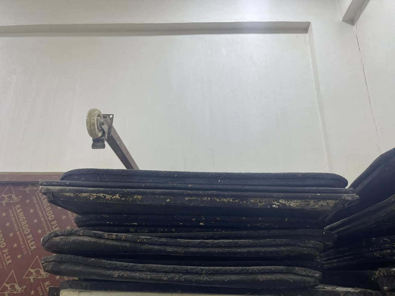 يوجود طاوليات صمون كهربائي عدد 36 عنوان الرمادي للبيع استفسار على رقم ***********
